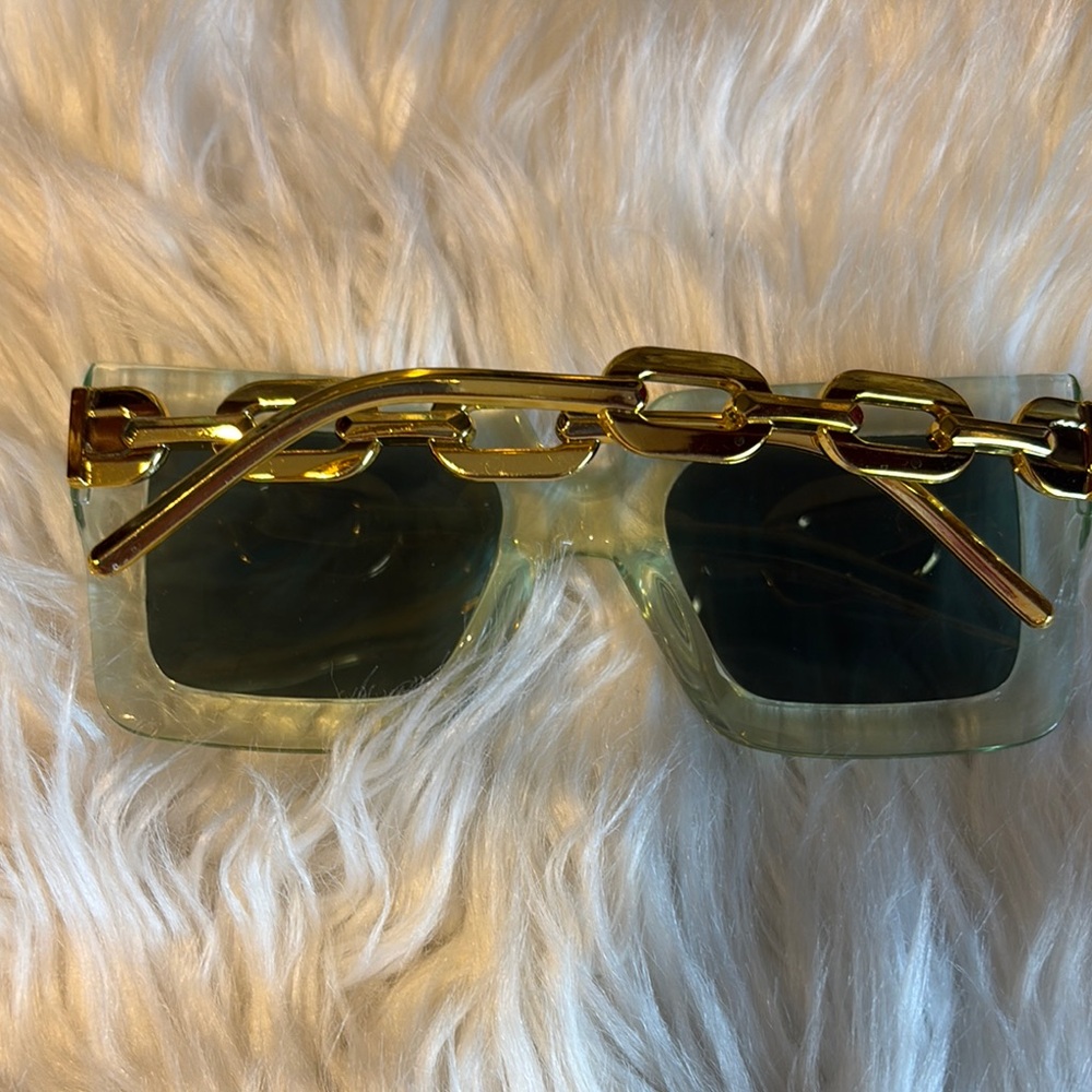 Stylish Green Sunglasses - Picture 2 of 4